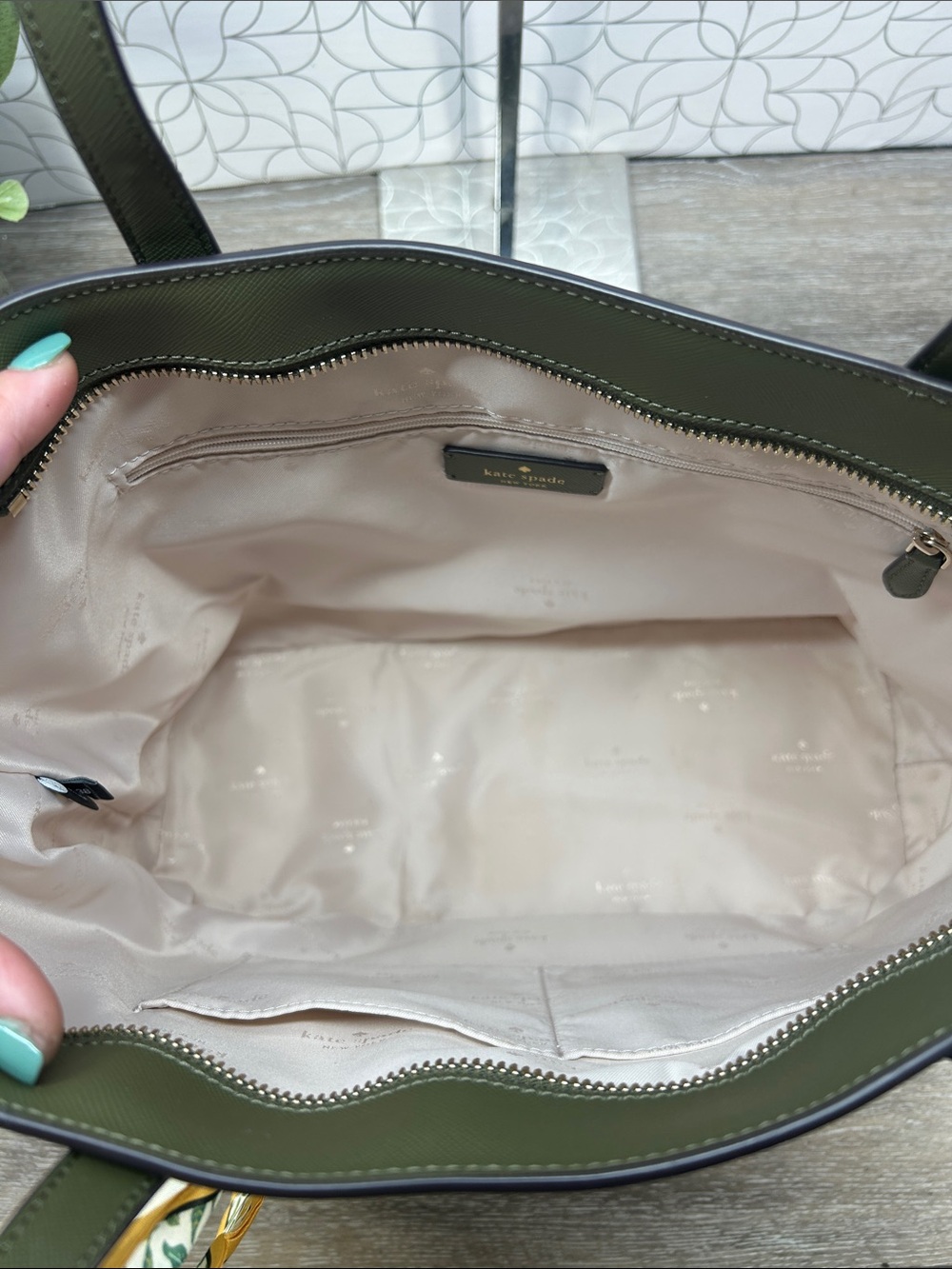 2811 Kate Spade New York Staci Large Tote in Enchanted Green 272582811 - Picture 4 of 14